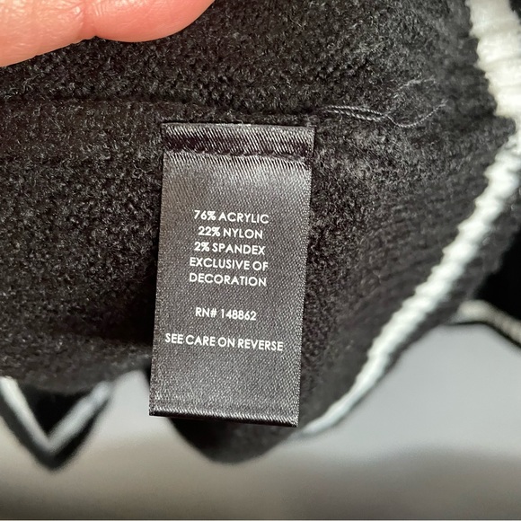 Torrid Stars and Lip Black Sweater Size 0 - Picture 6 of 7